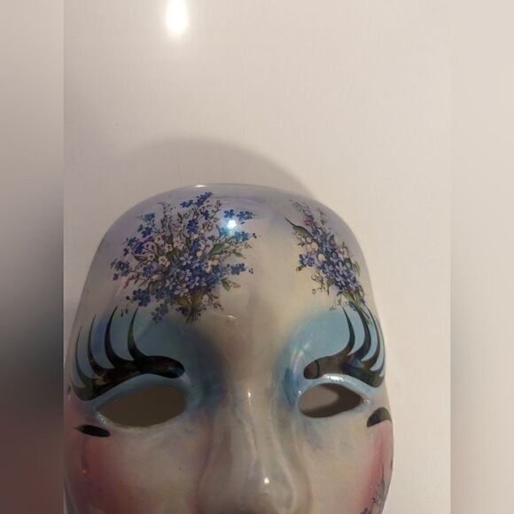 Vintage handmade ceramic Mardi gras lavender metallic shiny wall decor mask - Picture 4 of 11